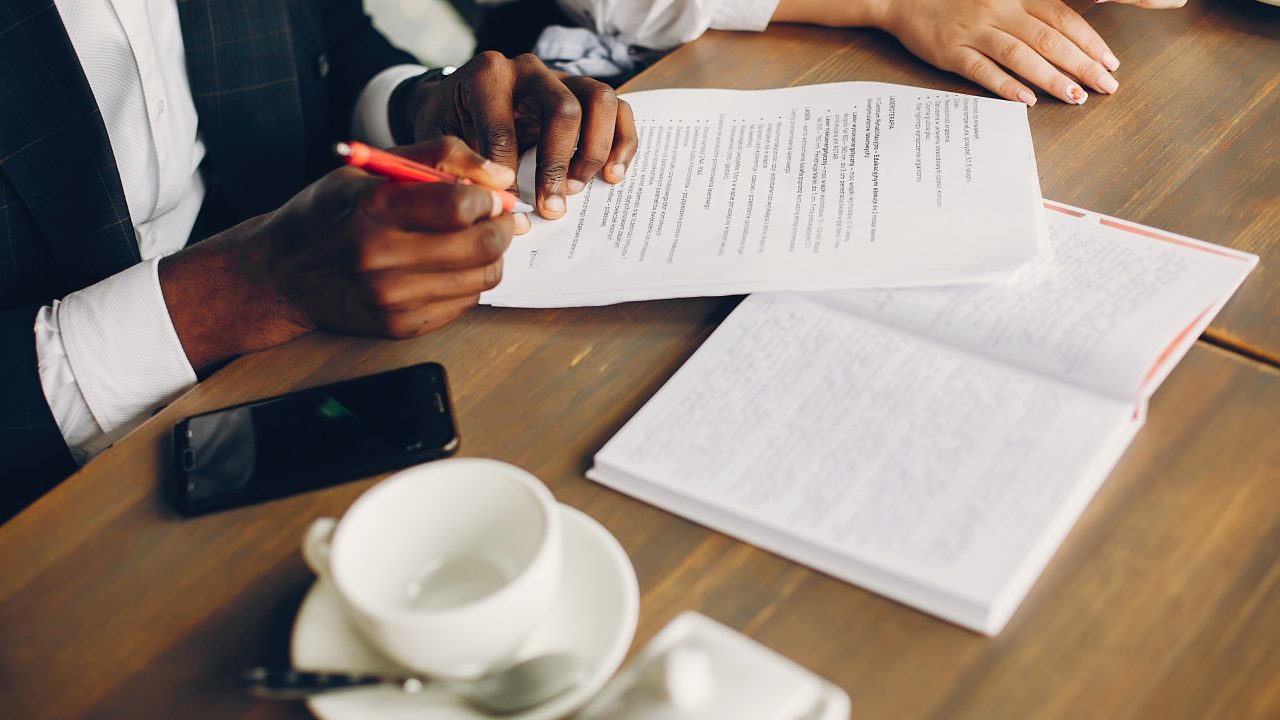 LITIGATION OR ARBITRATION IN EMPLOYMENT CASES? AVENUES OF DISPUTE RESOLUTION